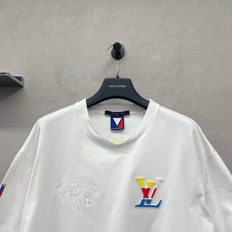 Louis Vuitton Louis Vuitton Logo Embroidered White T-shirt -dmc Size US L / EU 52-54 / 3 - 5 Thumbnail