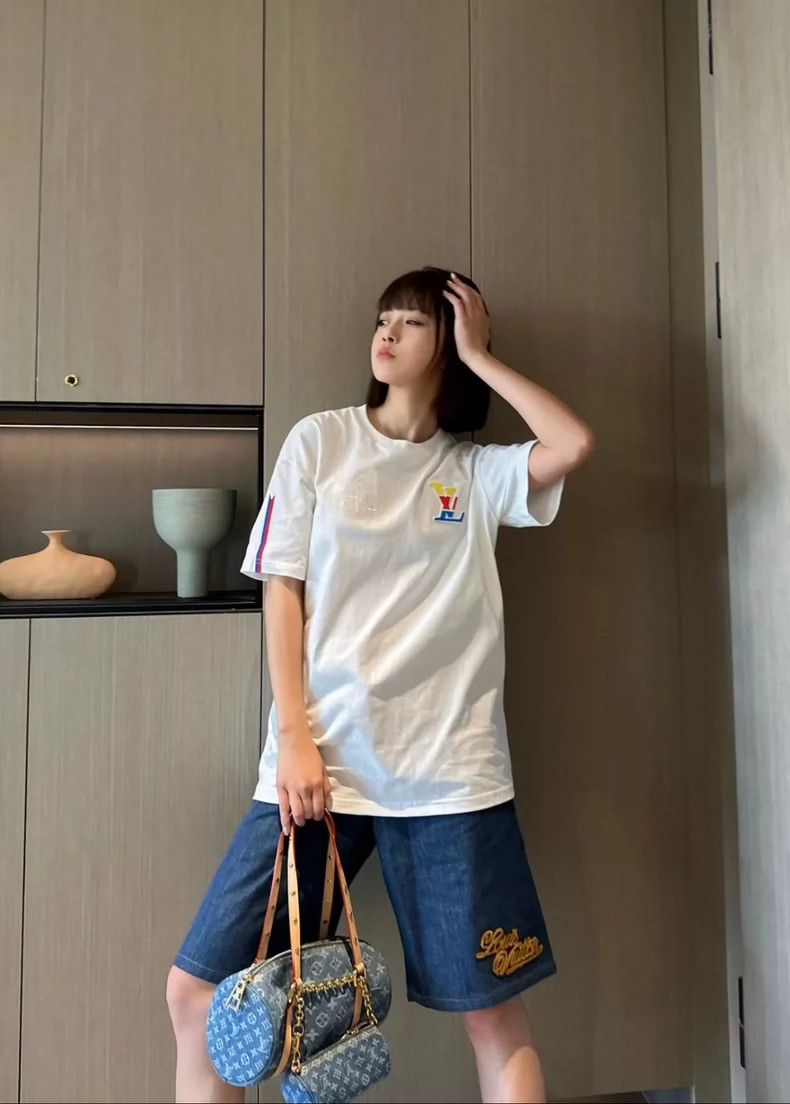 Louis Vuitton Louis Vuitton Logo Embroidered White T-shirt -dmc Size US L / EU 52-54 / 3 - 8 Thumbnail
