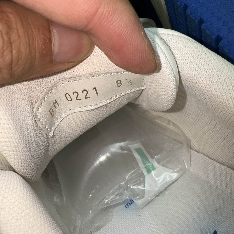 Louis Vuitton Louis Vuitton Trainer Sneakers in White and Blue 0089 Size US 9 / EU 42 - 5 Thumbnail