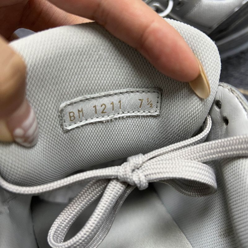 Louis Vuitton Louis Vuitton Silver Trainer Fashion Sneakers 0089 Size US 8 / EU 41 - 5 Thumbnail