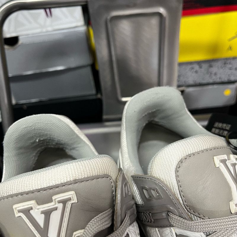 Louis Vuitton Louis Vuitton Classic Print Fashion Sneakers for Men 0089 Size US 8 / EU 41 - 7 Thumbnail