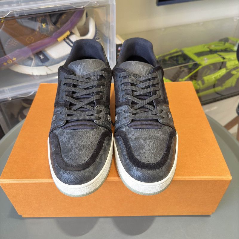 Louis Vuitton Louis Vuitton Trainer Sneakers in Black 0089 Size US 9 / EU 42 - 2 Thumbnail