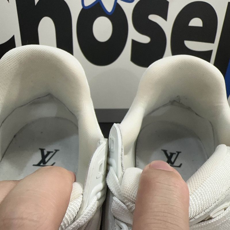 Louis Vuitton Louis Vuitton Low-Top Trainer Sneakers for Men 0089 Size US 9.5 / EU 42-43 - 9 Thumbnail