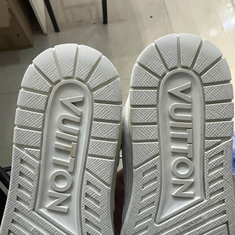 Louis Vuitton Louis Vuitton Low-Top Trainer Sneakers for Men 0089 Size US 9.5 / EU 42-43 - 10 Thumbnail
