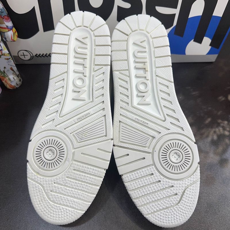 Louis Vuitton Louis Vuitton Low-Top Trainer Sneakers for Men 0089 Size US 9.5 / EU 42-43 - 4 Thumbnail