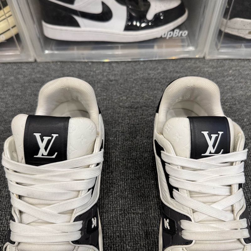 Louis Vuitton Louis Vuitton Trainer Low Top Fashion Sneakers 0089 Size US 9.5 / EU 42-43 - 11 Thumbnail