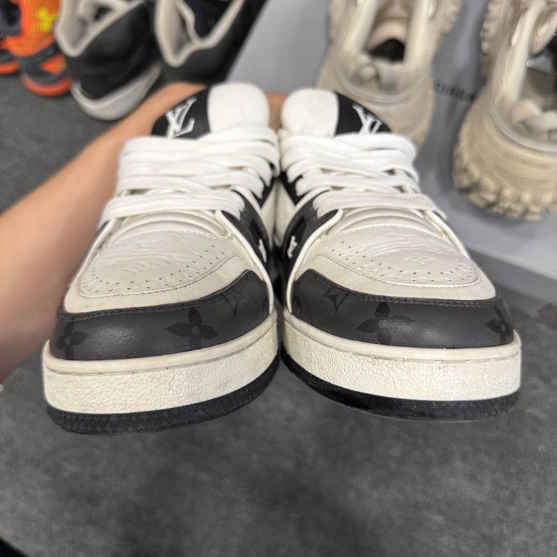 Louis Vuitton Louis Vuitton Trainer Low Top Fashion Sneakers 0089 Size US 9.5 / EU 42-43 - 8 Thumbnail