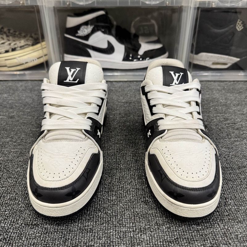 Louis Vuitton Louis Vuitton Trainer Low Top Fashion Sneakers 0089 Size US 9.5 / EU 42-43 - 2 Thumbnail