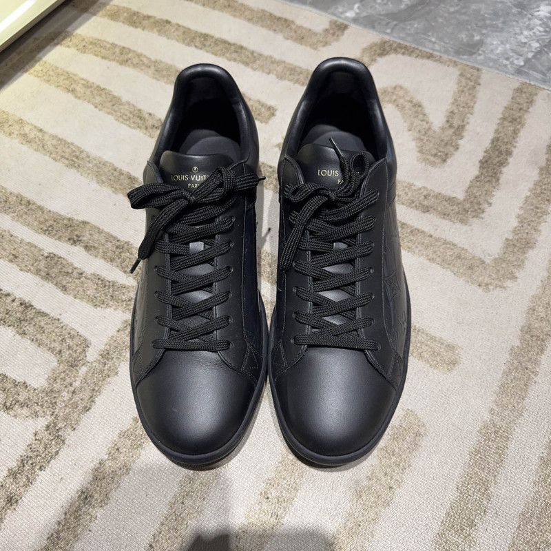 Louis Vuitton Louis Vuitton Low-Top Fashion Sneakers for Men 0089 Size US 8.5 / EU 41-42 - 2 Thumbnail