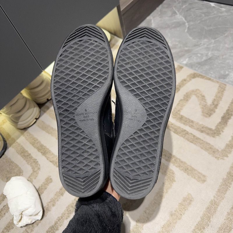 Louis Vuitton Louis Vuitton Low-Top Fashion Sneakers for Men 0089 Size US 8.5 / EU 41-42 - 4 Thumbnail