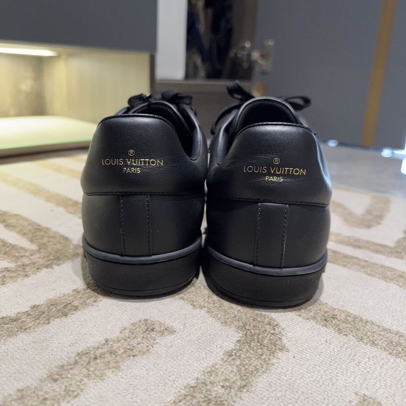 Louis Vuitton Louis Vuitton Low-Top Fashion Sneakers for Men 0089 Size US 8.5 / EU 41-42 - 3 Thumbnail