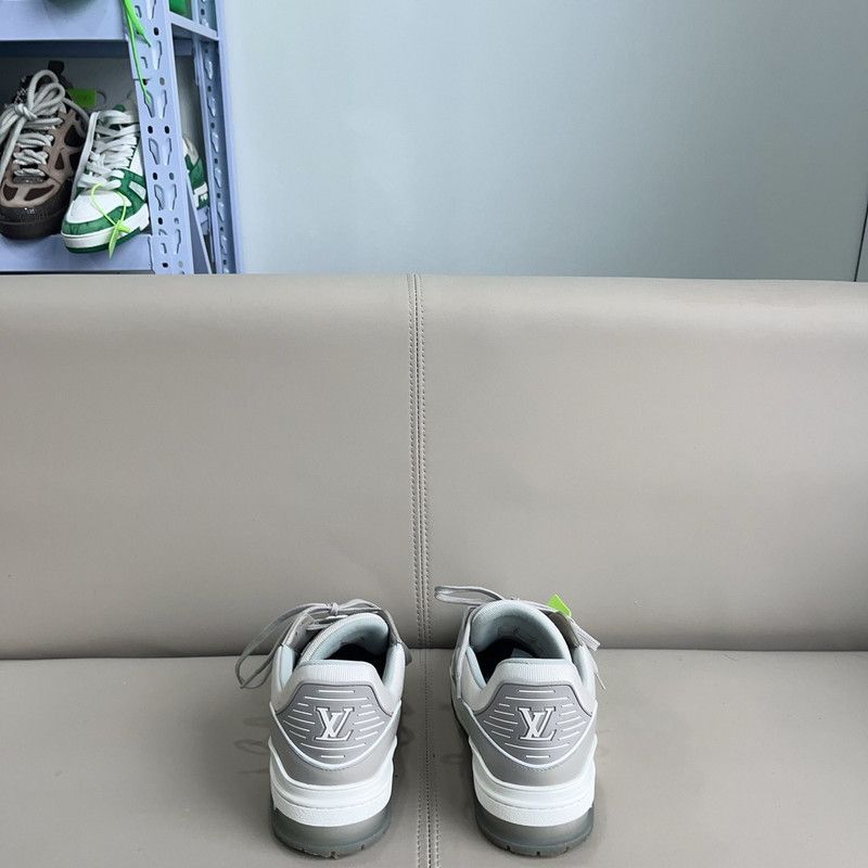 Louis Vuitton Louis Vuitton Classic Trainer Fashion Sneakers for Men 0089 Size US 9.5 / EU 42-43 - 3 Thumbnail