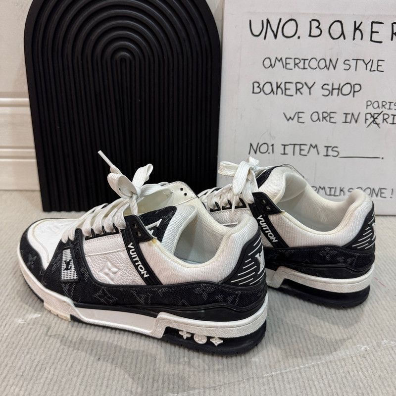 Louis Vuitton Louis Vuitton Trainer Panda Low-Top Sneakers 0089 Size US 8.5 / EU 41-42 - 7 Thumbnail