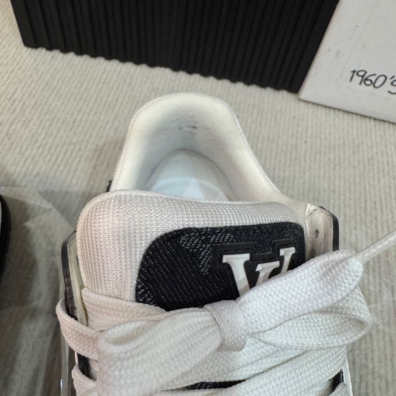 Louis Vuitton Louis Vuitton Trainer Panda Low-Top Sneakers 0089 Size US 8.5 / EU 41-42 - 9 Thumbnail