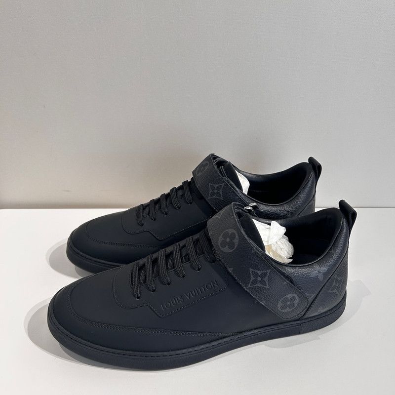 Louis Vuitton Louis Vuitton Black Logo Pattern Sneakers 0089 Size US 8 / EU 41 - 2 Thumbnail