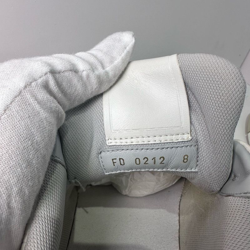 Louis Vuitton Louis Vuitton White Low-Top Fashion Sneakers 0089 Size US 9.5 / EU 42-43 - 6 Thumbnail