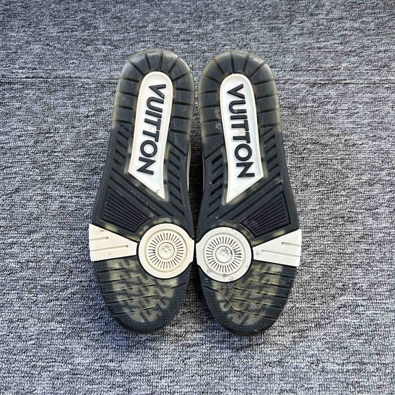 Louis Vuitton Louis Vuitton Trainer Low Top Fashion Sneakers 0089 Size US 9.5 / EU 42-43 - 4 Thumbnail