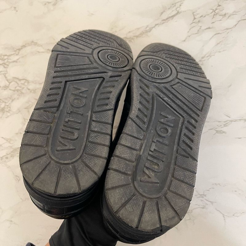 Louis Vuitton Louis Vuitton Stylish Black and Gold Trainers 0089 Size US 7.5 / EU 40-41 - 6 Thumbnail