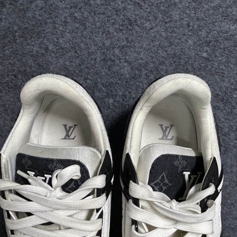 Louis Vuitton Louis Vuitton Trainer Panda Low-Top Sneakers 0089 Size US 12 / EU 45 - 7 Thumbnail