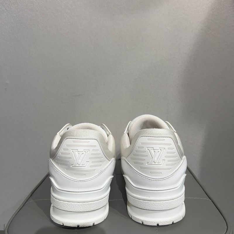 Louis Vuitton Louis Vuitton Trainer Sneakers for Unisex 0089 Size US 8 / EU 41 - 3 Thumbnail