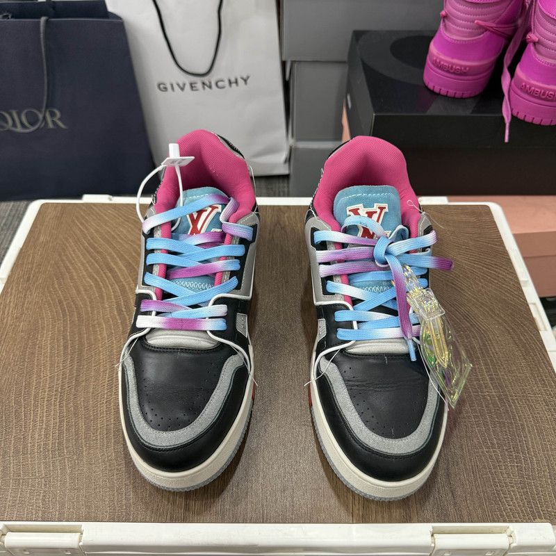 Louis Vuitton Louis Vuitton Stylish Low-Top Trainer Sneakers 0089 Size US 8 / EU 41 - 2 Thumbnail