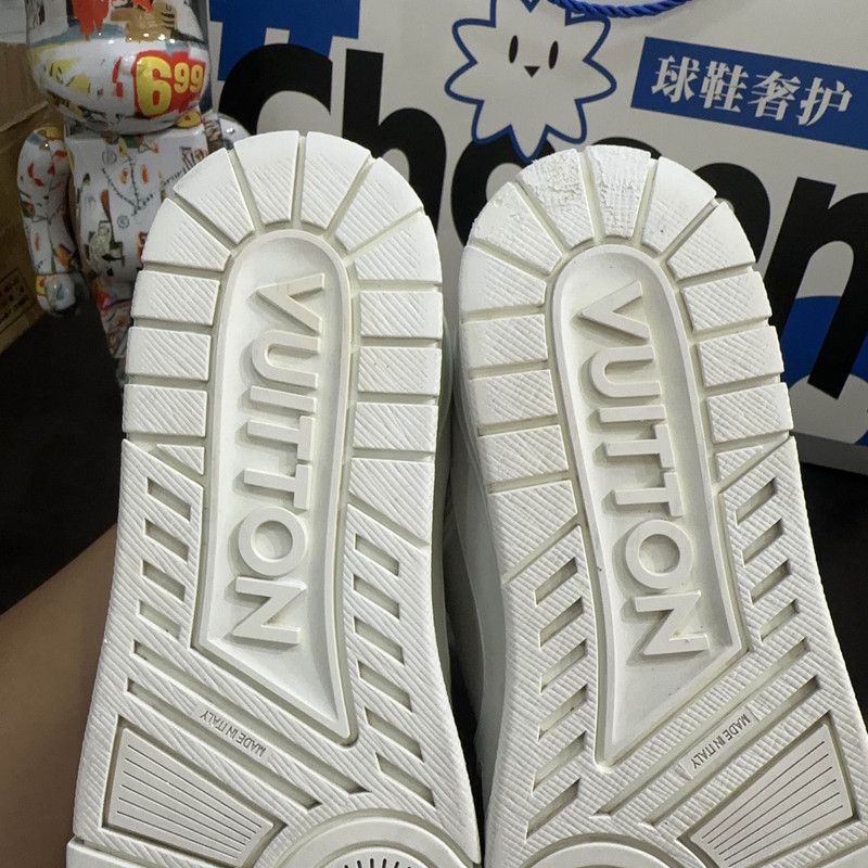 Louis Vuitton Louis Vuitton Trainer Sneakers White Fashion Shoes 0089 Size US 8.5 / EU 41-42 - 10 Thumbnail