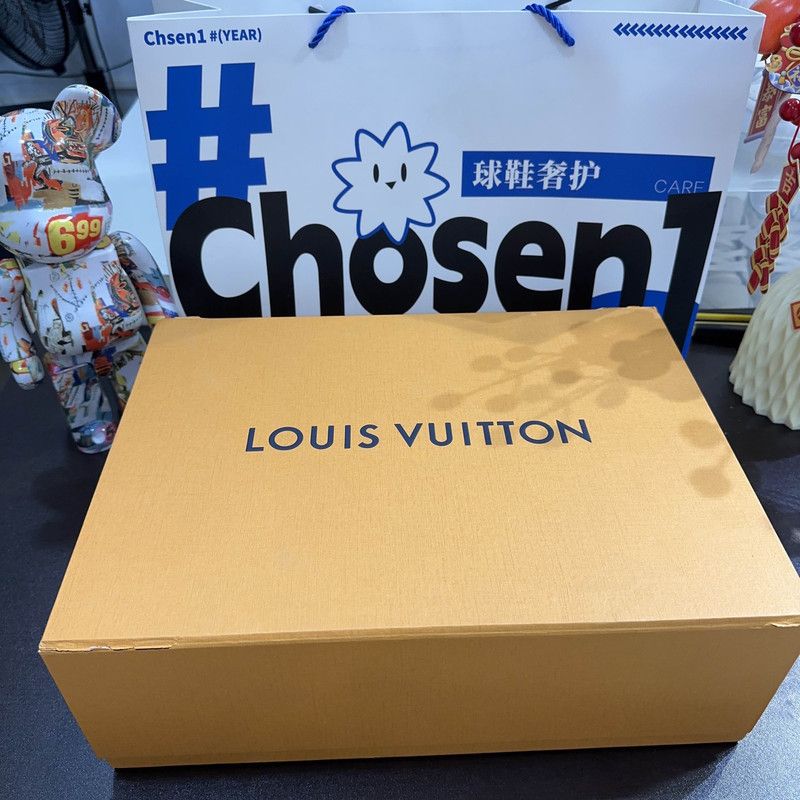 Louis Vuitton Louis Vuitton Trainer Sneakers White Fashion Shoes 0089 Size US 8.5 / EU 41-42 - 6 Thumbnail