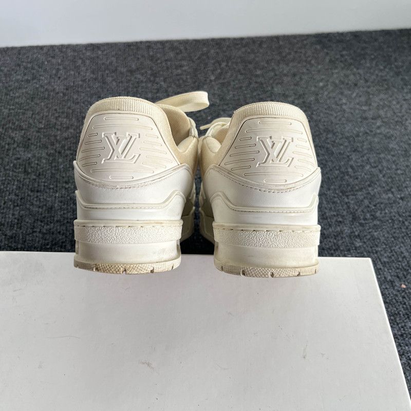 Louis Vuitton Trainer Sneakers in White 0089