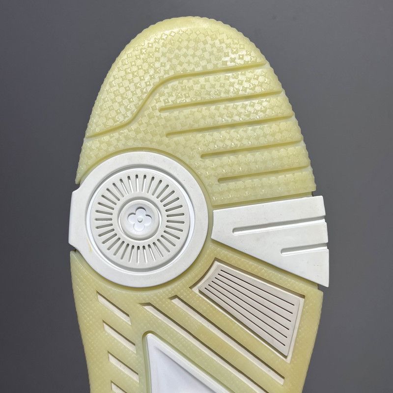 Louis Vuitton Louis Vuitton White Trainer Sneakers for Men and Women 0089 Size US 9 / EU 42 - 6 Thumbnail