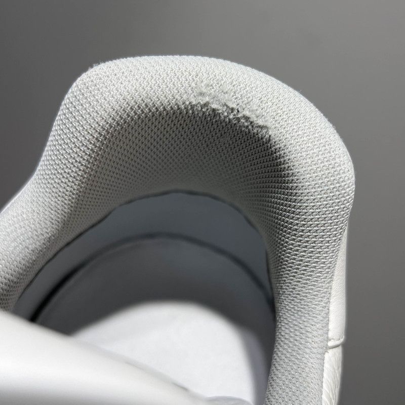Louis Vuitton Louis Vuitton White Trainer Sneakers for Men and Women 0089 Size US 9 / EU 42 - 8 Thumbnail