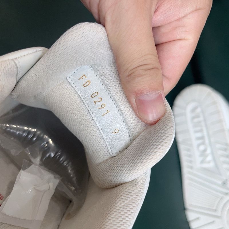 Louis Vuitton Nigo x Louis Vuitton Trainer Low-Top Sneakers 0089 Size US 9.5 / EU 42-43 - 5 Thumbnail