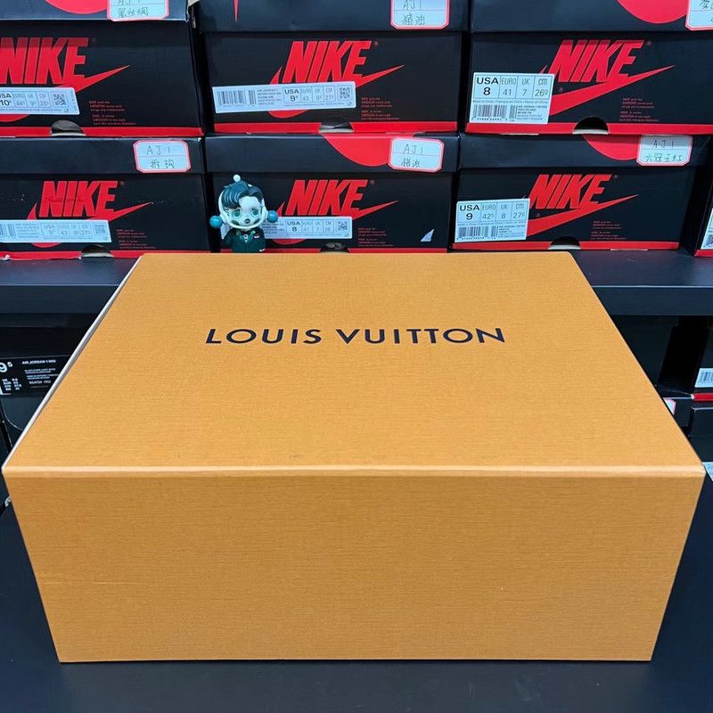 Louis Vuitton Louis Vuitton Trainer Velcro Retro Fashion Sneakers 0089 Size US 9.5 / EU 42-43 - 6 Thumbnail