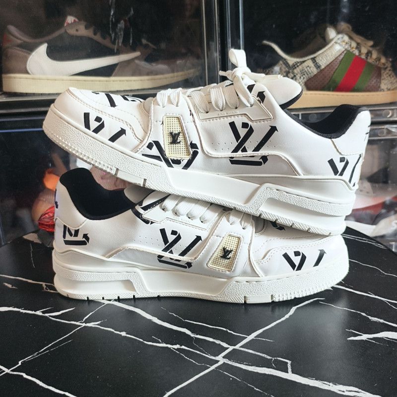 Louis Vuitton Louis Vuitton Trainer Low-Top Sneakers for Men 0089 Size US 8 / EU 41 - 8 Thumbnail