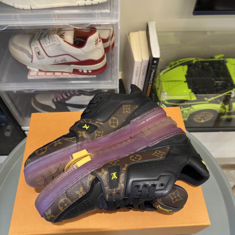 Louis Vuitton Louis Vuitton Trainer Casual Sneakers in Lakers Colorway 0089 Size US 8.5 / EU 41-42 - 10 Thumbnail