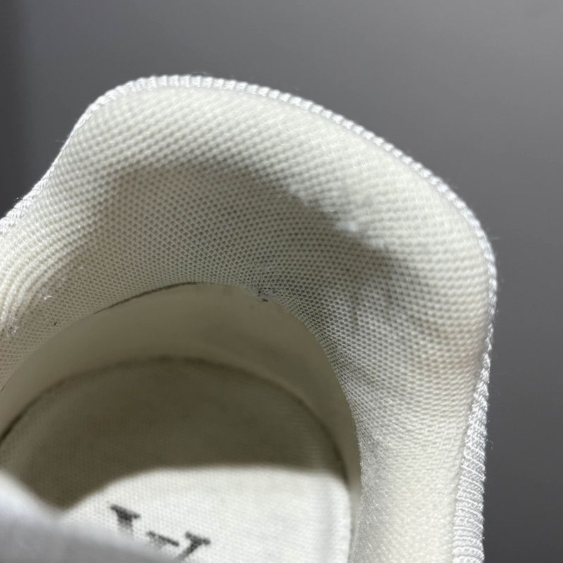 Louis Vuitton Louis Vuitton Trainer Low-Top Sneakers for Men and Women 0089 Size US 9.5 / EU 42-43 - 11 Thumbnail