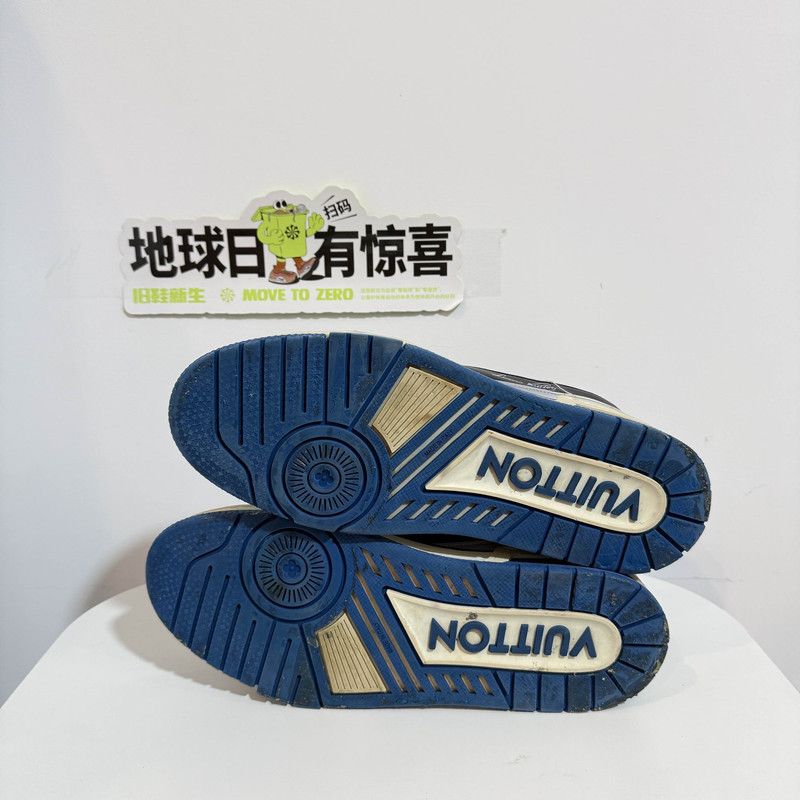 Louis Vuitton Louis Vuitton Trainer Sneakers in Black and Blue 0089 Size US 8 / EU 41 - 4 Thumbnail