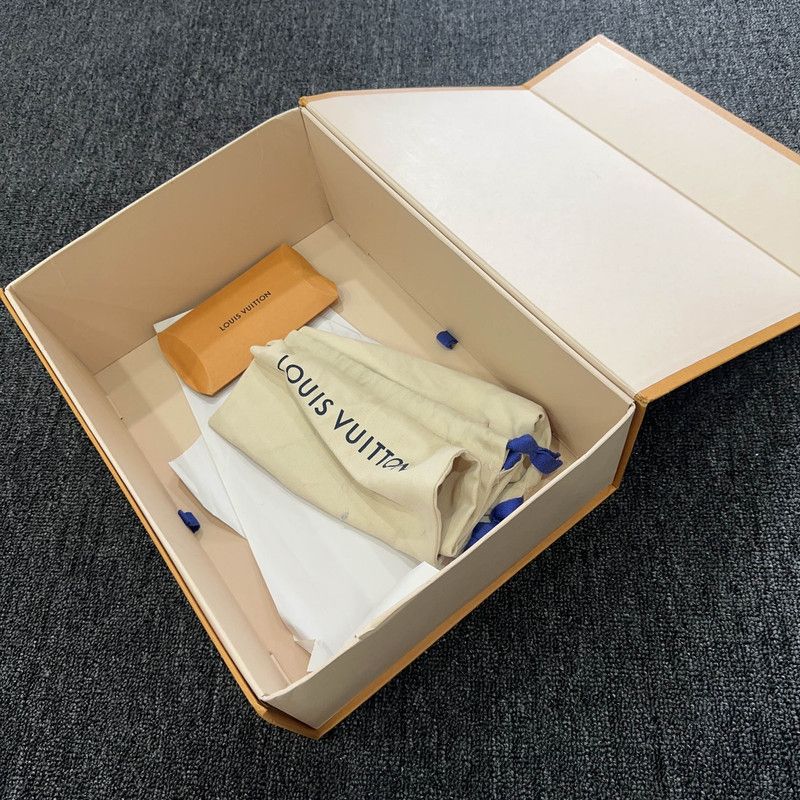 Louis Vuitton Louis Vuitton White and Red Trainer Sneakers 0089 Size US 8 / EU 41 - 6 Thumbnail