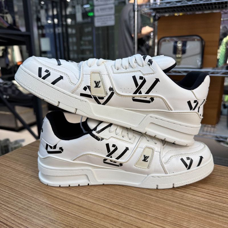 Louis Vuitton Louis Vuitton Trainer Low-Top Sneaker in White and Black 0089 Size US 9.5 / EU 42-43 - 6 Thumbnail