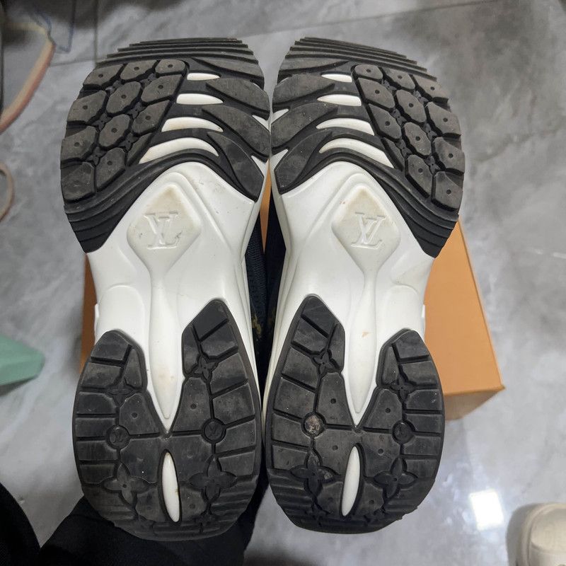 Louis Vuitton Louis Vuitton Run 55 Casual Low Top Shoes 0079 Size US 6 / IT 36 - 4 Thumbnail