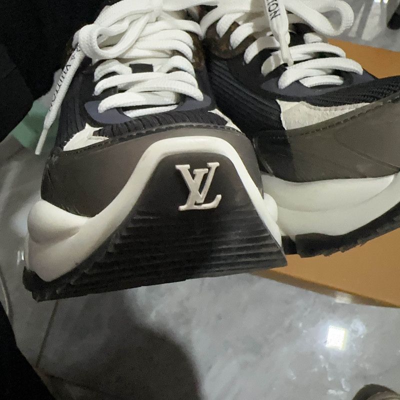 Louis Vuitton Louis Vuitton Run 55 Casual Low Top Shoes 0079 Size US 6 / IT 36 - 7 Thumbnail