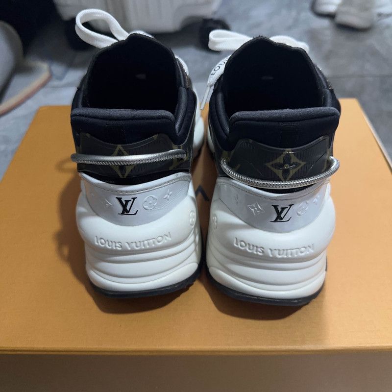 Louis Vuitton Louis Vuitton Run 55 Casual Low Top Shoes 0079 Size US 6 / IT 36 - 3 Thumbnail
