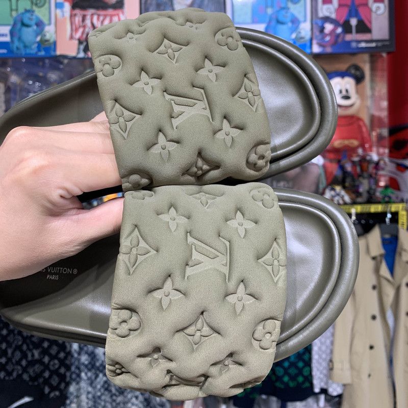 Louis Vuitton Louis Vuitton Khaki High Relief Slide Sandals for Women 0079 Size US 6 / IT 36 - 8 Thumbnail