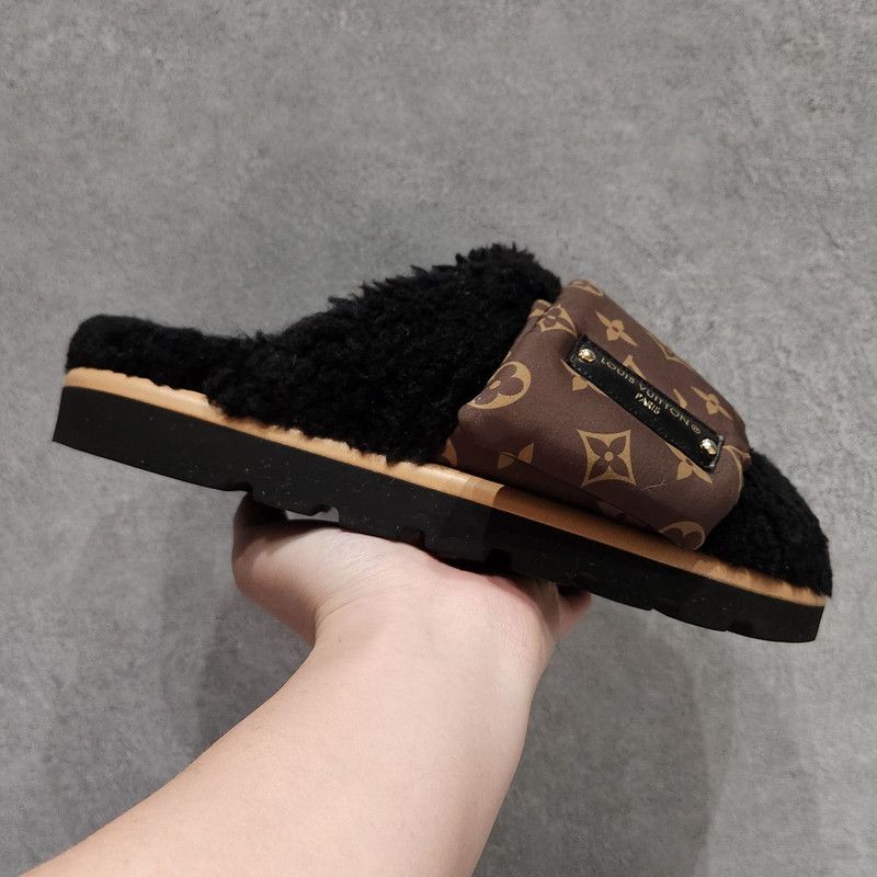 Louis Vuitton Louis Vuitton Faux Fur Monogram Slide Sandals 0079 Size US 8 / IT 38 - 6 Thumbnail