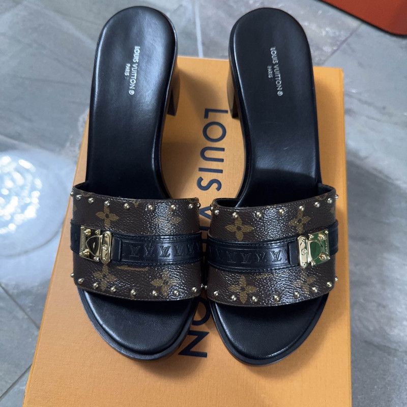 Louis Vuitton Louis Vuitton Stylish Black Slide Sandals for Women 0079 Size US 9 / IT 39 - 2 Thumbnail