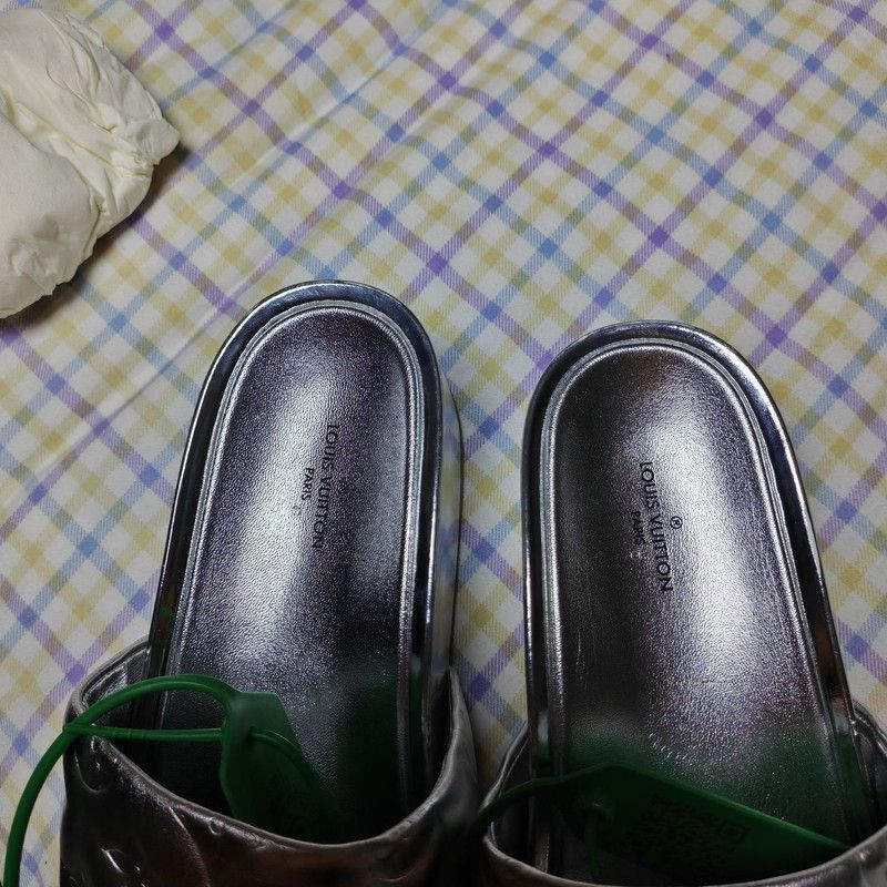 Louis Vuitton Louis Vuitton Jumbo Flatform Silver Slide Sandals 0079 Size US 6 / IT 36 - 7 Thumbnail