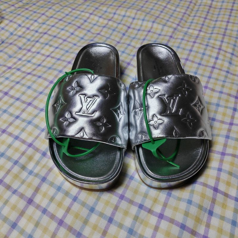 Louis Vuitton Louis Vuitton Jumbo Flatform Silver Slide Sandals 0079 Size US 6 / IT 36 - 2 Thumbnail