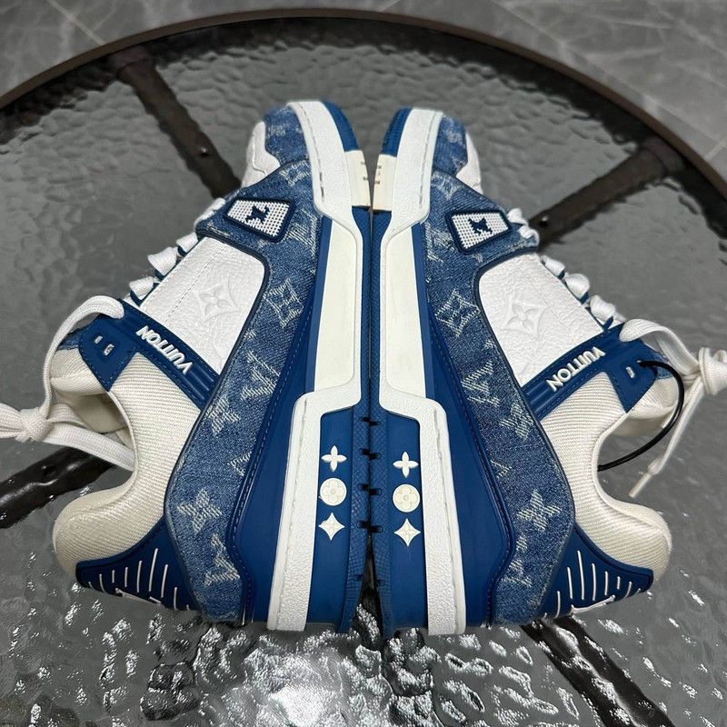 Louis Vuitton Louis Vuitton Trainer Sneakers in Blue and White 0079 Size US 9 / IT 39 - 9 Thumbnail