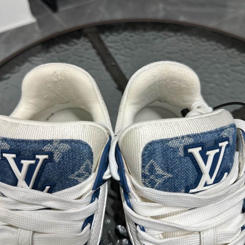 Louis Vuitton Louis Vuitton Trainer Sneakers in Blue and White 0079 Size US 9 / IT 39 - 7 Thumbnail