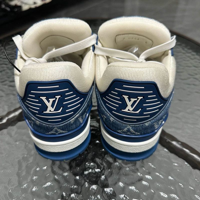 Louis Vuitton Louis Vuitton Trainer Sneakers in Blue and White 0079 Size US 9 / IT 39 - 3 Thumbnail