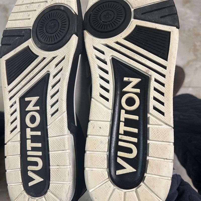 Louis Vuitton Louis Vuitton Trainer Low-Top Sneakers in Black 0079 Size US 11 / IT 41 - 4 Thumbnail